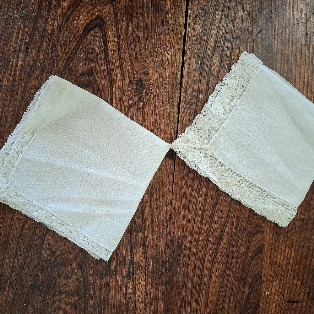 Vintage Ivory Laced Linen Handkerchief Set of 2